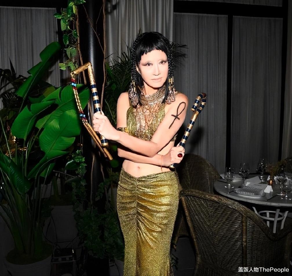 滤镜|不老女神是假的，皱纹横生、干瘪松弛、脸僵肿胀，全靠滤镜和修图