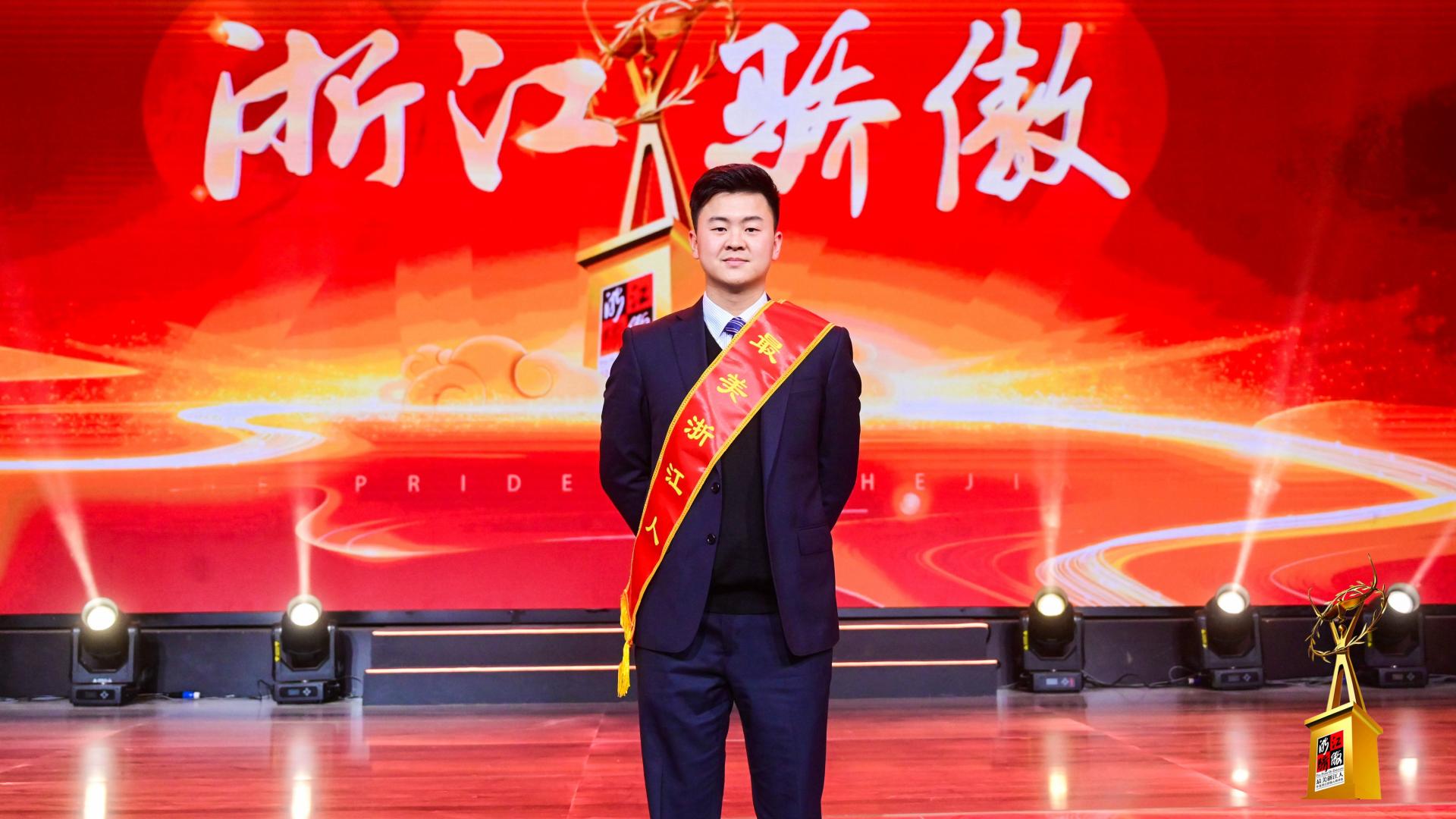 春晚|“徒手接坠楼女童”小伙登春晚：唱出了自己的心声