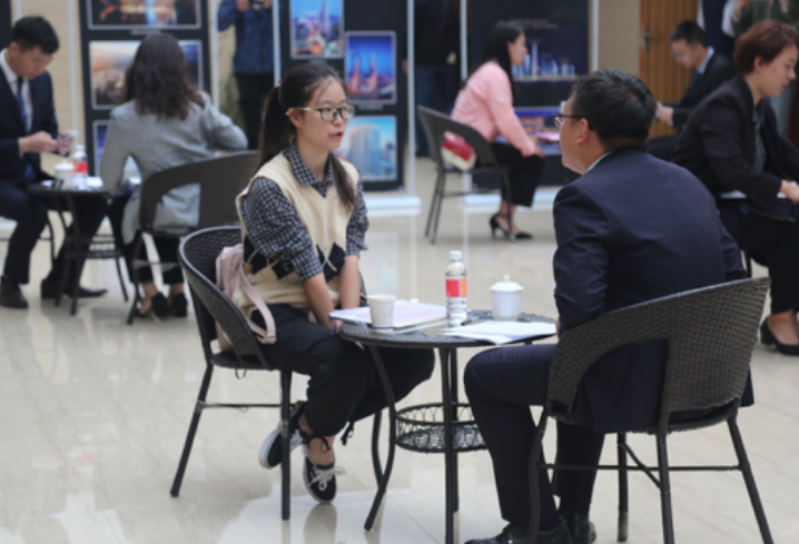 王健林|毕业生面试北京某航天院,被问:你家里钱多吗?因回答不多被劝退