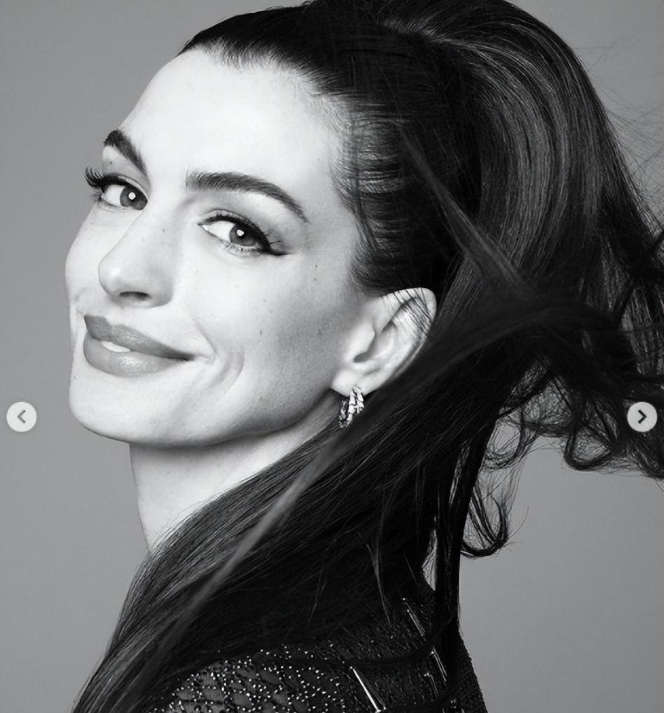 安妮·海瑟薇|安妮·海瑟薇驾驭整身豹纹，她一口气尝试多套华丽造型