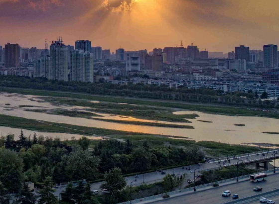 |郊区空置率较大，亟待引入购买力