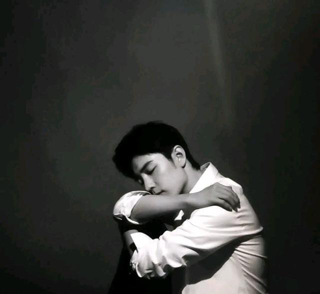 肖战|肖战担纲主演史诗级话剧如梦之梦,有些人却还沉湎于过去自娱自乐