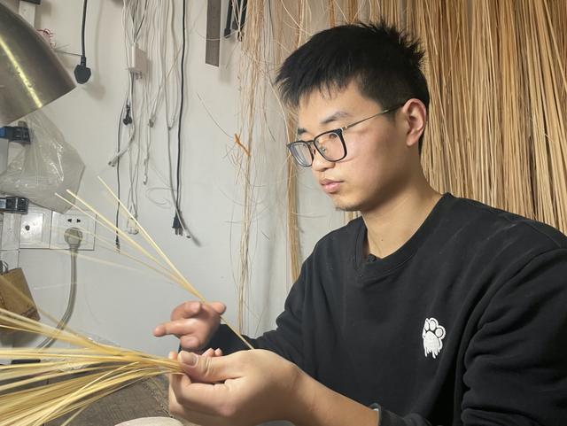 英特尔|淘宝神店TOP2掌柜:右手残疾,靠手艺找到人生