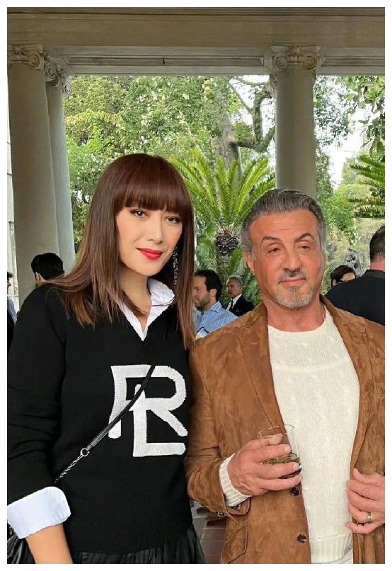 任达华|任达华妻女现活动！妻子打扮时髦气场强，女儿身材像妈长相太像爸