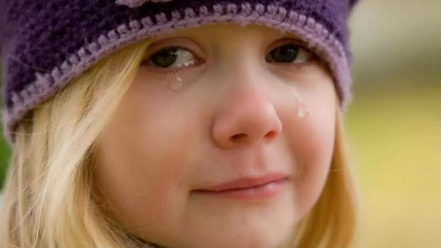 眼泪到底是什么样子？科学家将它放大3000倍后，网友：不敢流泪了