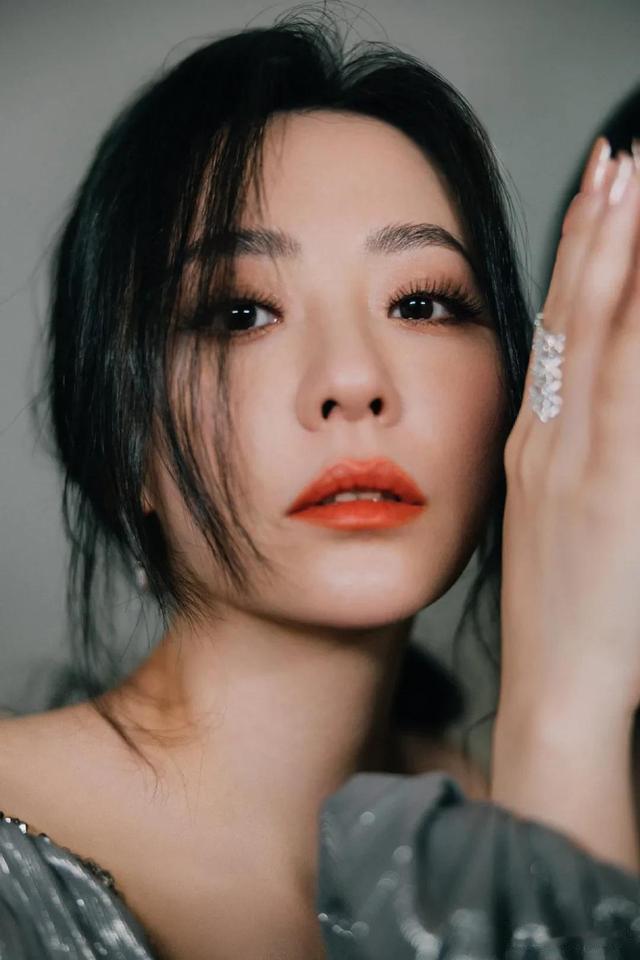 迪丽热巴|众星兔年贺岁大片，迪丽热巴仙气飘飘，赵丽颖杨幂今年春晚赢麻了