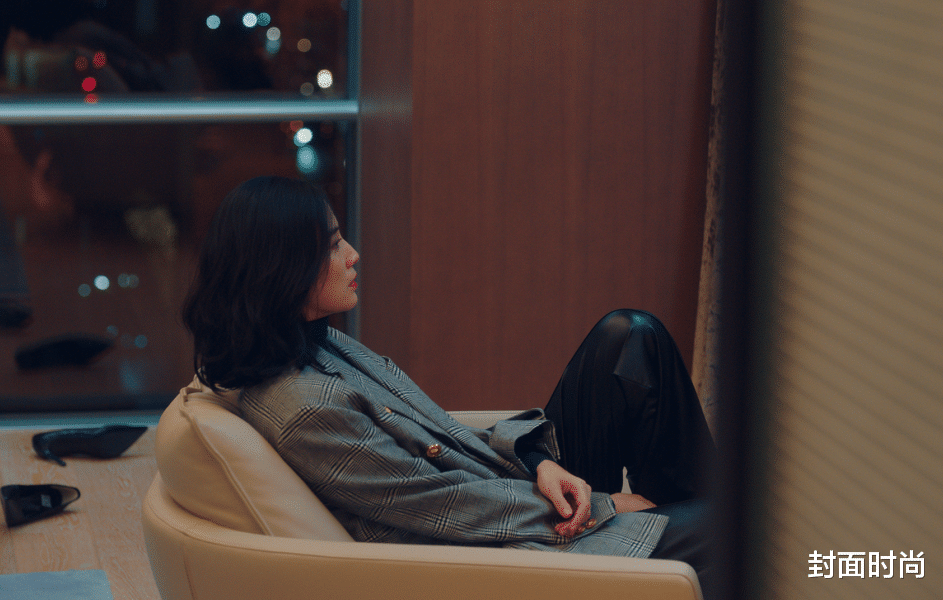 退休|宋佳两部剧两种风格,小女人温柔与大女人的霸气,都藏在穿着里