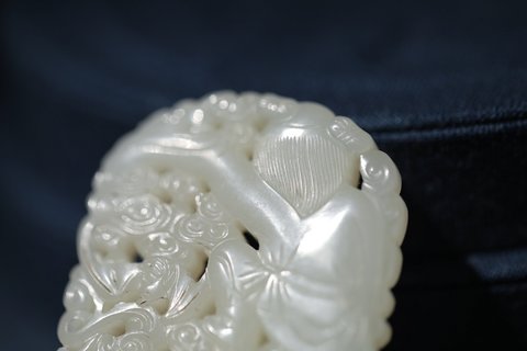 和田玉籽料|清·和田玉籽料镂雕牌—招财纳福,福禄万代