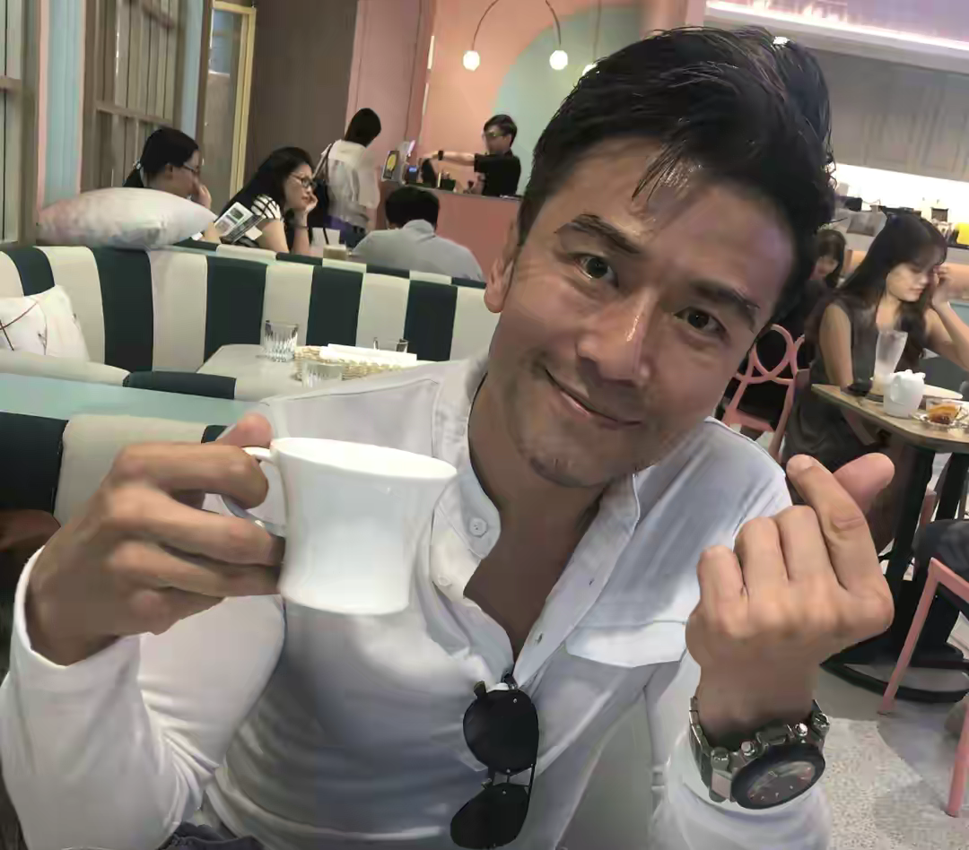 TVB|TVB戏骨在内地小饭馆聚餐！汤镇业健壮面色通红，王俊棠携妻露面