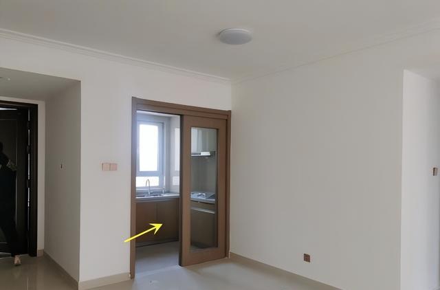 真心建议:厨房面积太小,不妨试试这3招“扩大术”,越用越敞亮