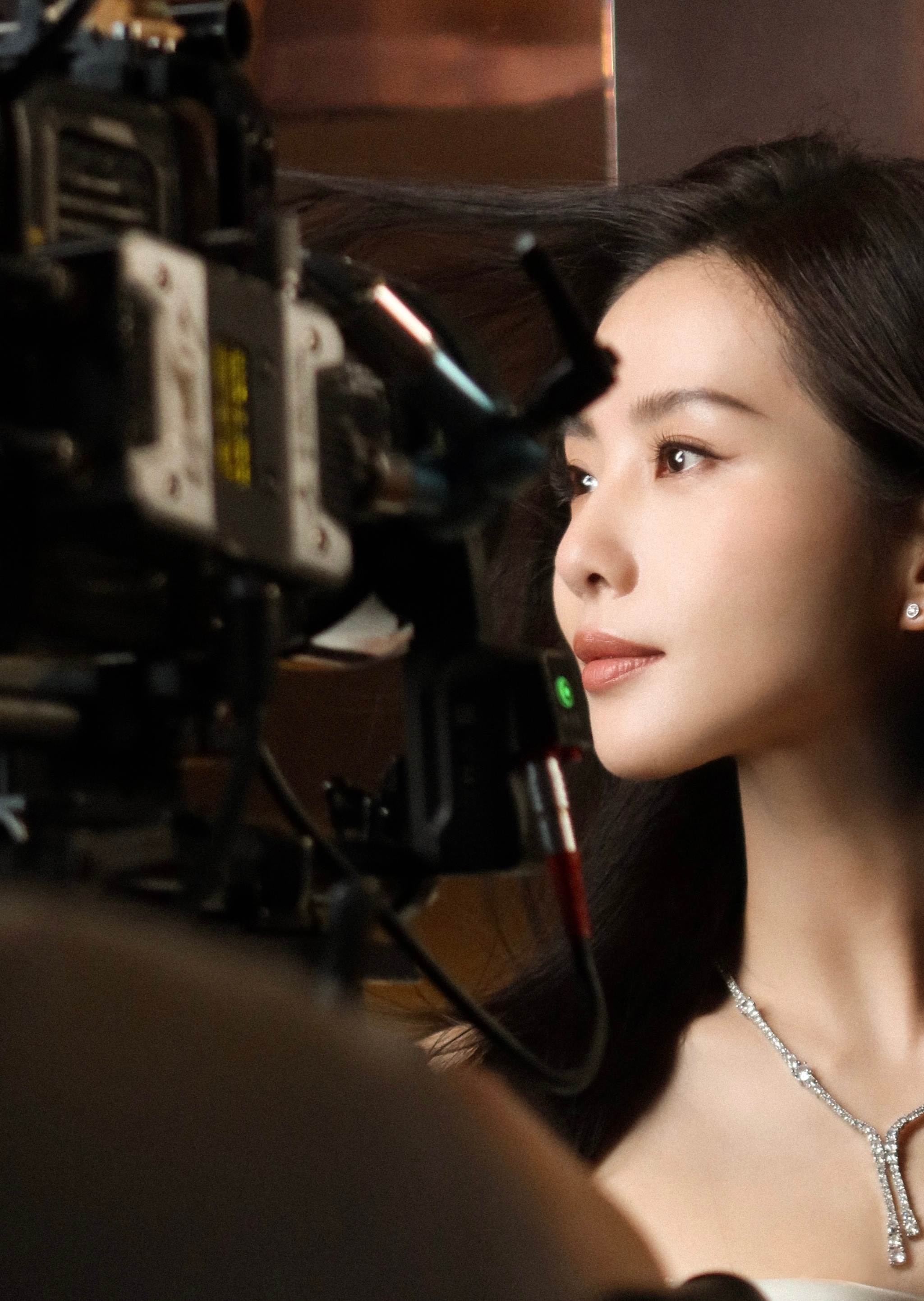 白雪公主|组图：刘诗诗最新白裙花絮照