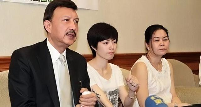 徐怀钰|徐怀钰:弃养祖父,拒绝陪酒,就断送了天后之路