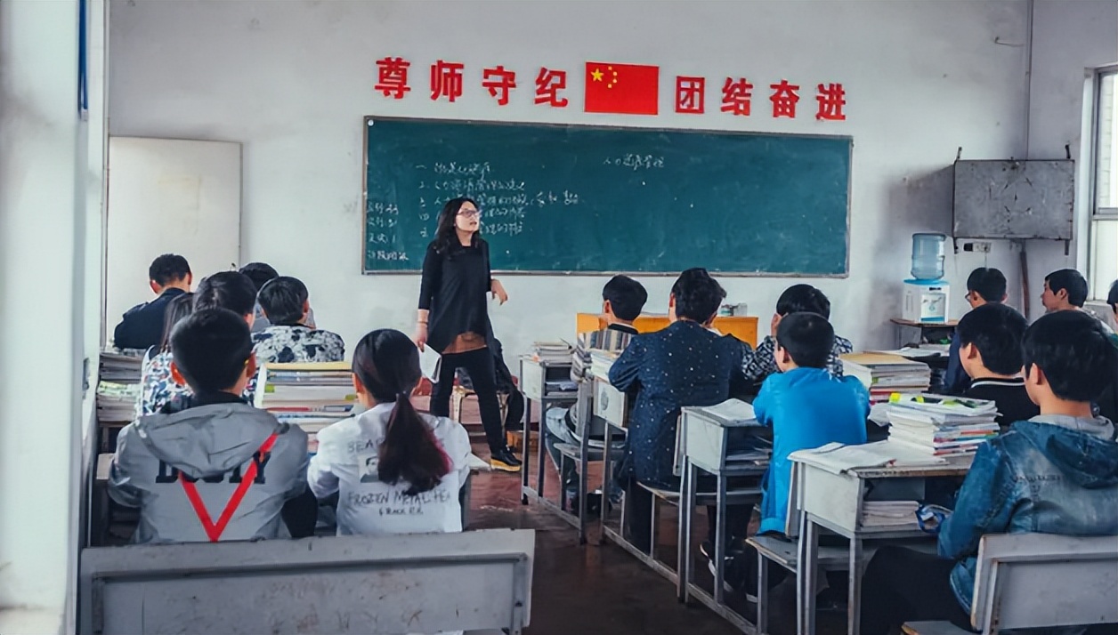 教师|有种整容叫“当老师”,前后对比差点认不出,网友:我本人没错了