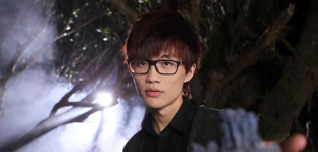 许嵩|许嵩到底有多牛?一首歌震惊整个文坛,作词水平连央妈都叹服