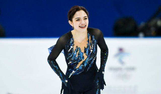 羽生结弦|梅德韦杰娃名声两极分化，倒追羽生结弦，为他与11年恩师决裂？