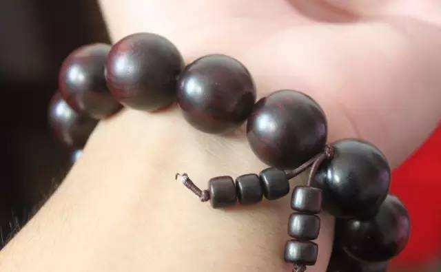 文玩|能把这四种木质手串盘玩包浆的,都是大神!