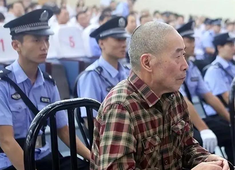 1999年“神医”胡万林被捕,医死200多人,庭审现场称:师承女娲