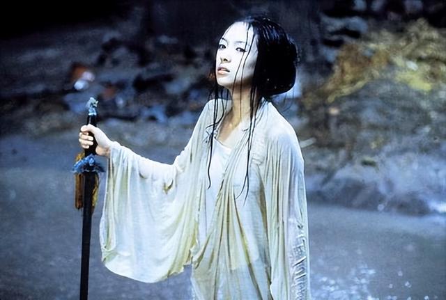 赵本山|章子怡给赵本山拜年,满脸通红醉意明显,穿着打扮引发争议