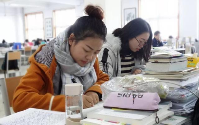 高职院校|“新型啃老”正悄然流行，很多父母浑然不知，表面尽孝，实则啃老