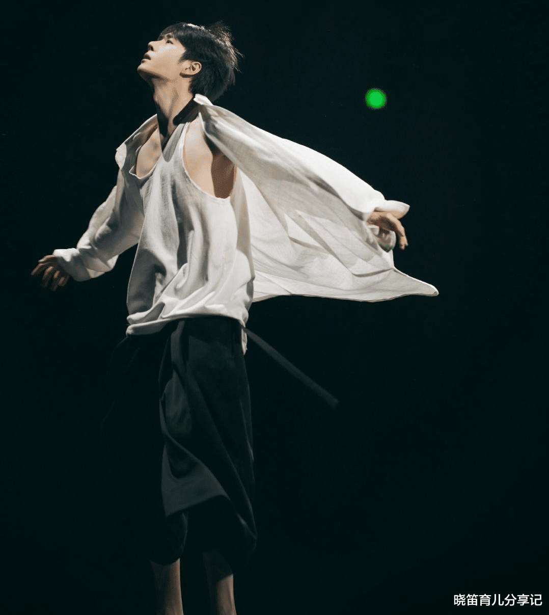 假唱|跨年夜还是“翻车夜”,假唱、跑调、假煽情?2022年结尾内娱真尬