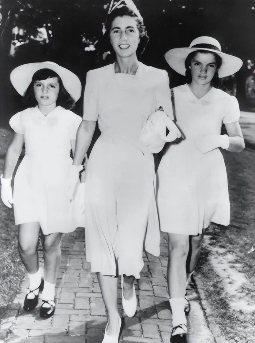 陈数|肯尼迪死后：杰奎琳和小叔眉来眼去，与马龙·白兰度“激情两夜”