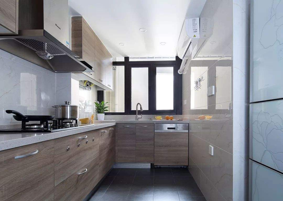 想在厨房里装空调?得先过了这4个大坎!我已经上过当了