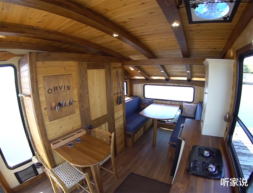 一位木工为过“水上生活”,亲手建起18㎡船屋,虽是蜗居却太舒适