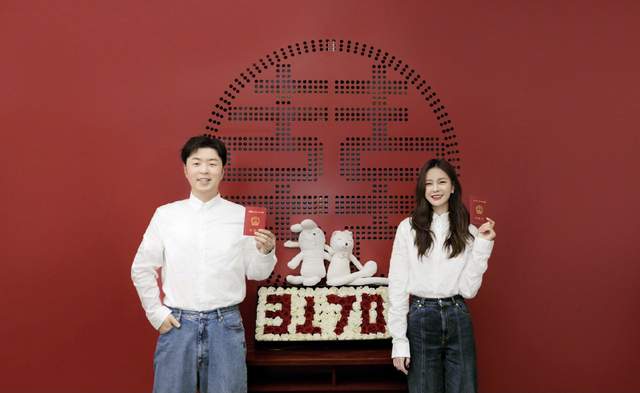 沈梦辰|沈梦辰杜海涛官宣结婚！两人拿着结婚证嘟嘴卖萌，打破外界质疑？