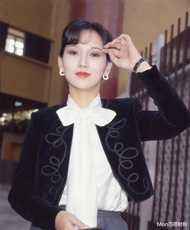 短发 女人50岁以后“发型决定状态”,建议远离大背头,这些更洋气减龄
