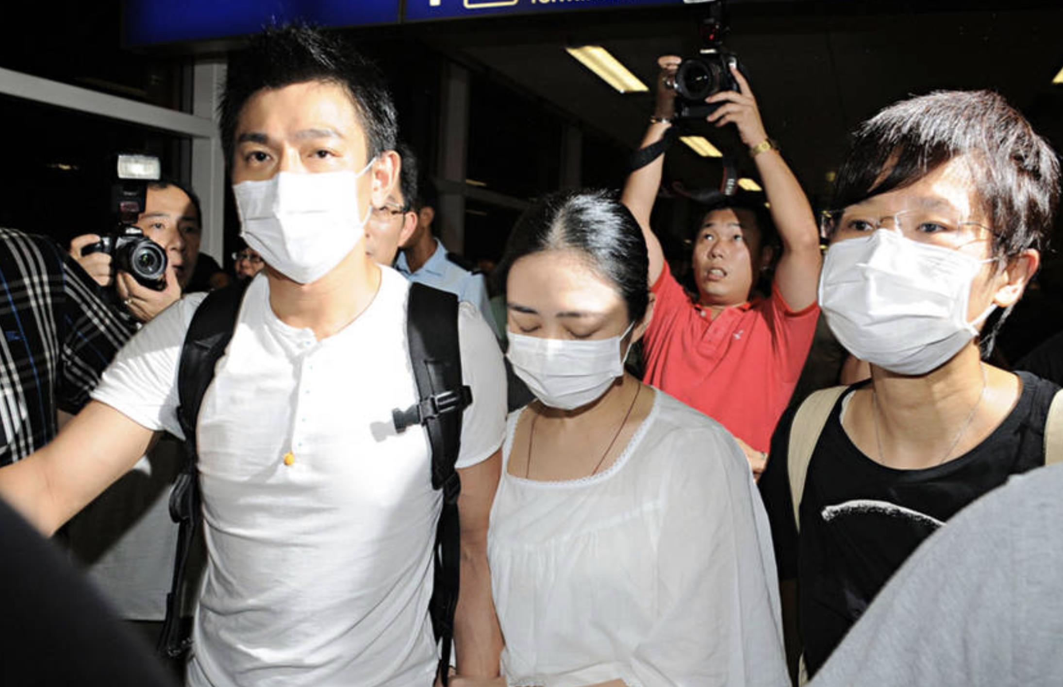 赵丽颖|甘愿被藏22年，46岁冒险为刘德华生子，朱丽倩真的太狠了