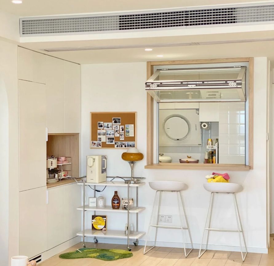 姑娘晒出75㎡独居小家:厨房装“内窗”做吧台,用餐区也太舒适了