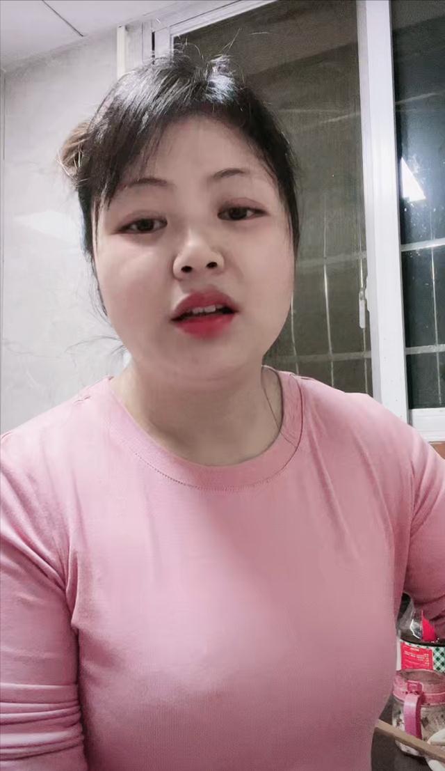 俩单亲妈妈因榜一大哥起争执,争风吃醋互相诋毁,揭开行业遮羞布