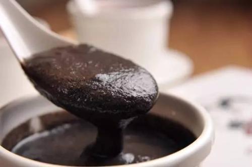 白发|吃黑芝麻,能“以色补色”治好白发?告诉你真正解决白头发的办法