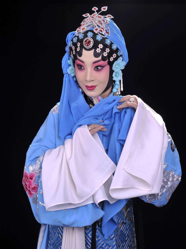 央视|京剧界的几大悬案：马连良大师去伪满洲国演出，荀令莱和姜亦珊离开