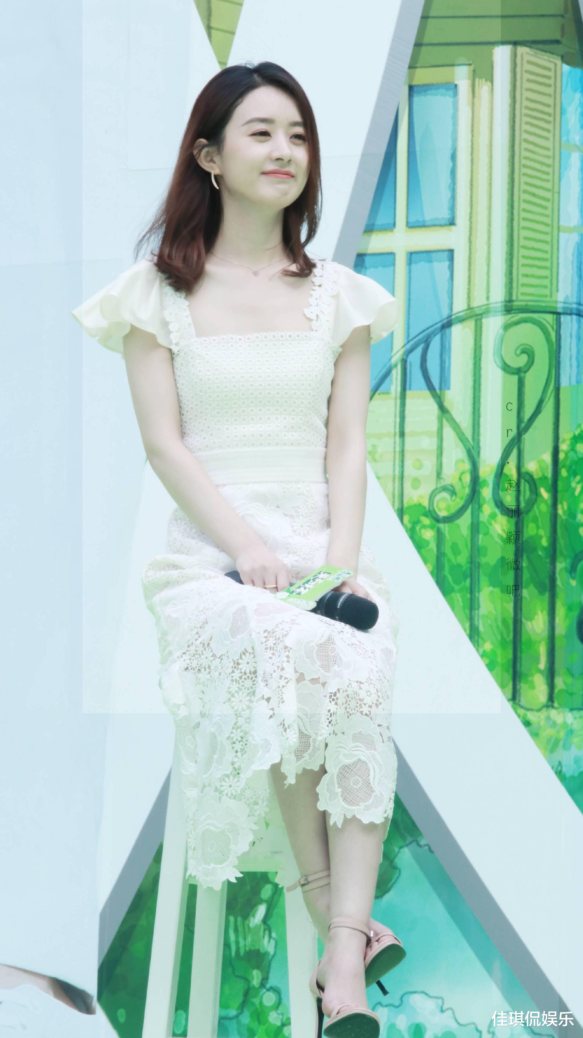 女人味|被赵丽颖美到了,白色蕾丝裙造型优雅还很有女人味,美到了骨子里!