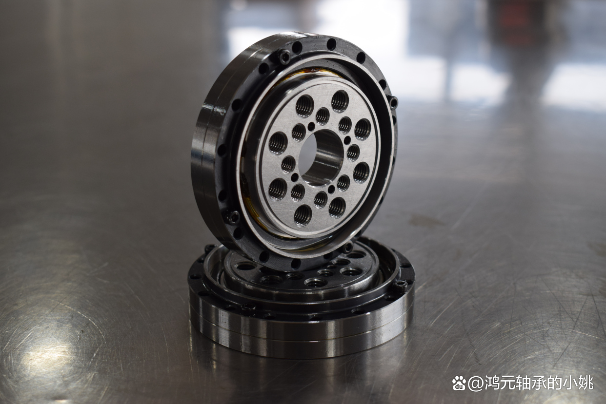 主板|机器人轴承应该怎么选？交叉滚子轴承和普通比有哪些优势？