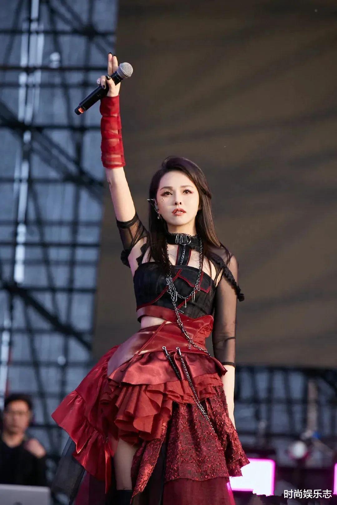 伊能静|伊能静素颜照老态尽显,毕竟54岁的年纪了,没有精致妆容也很路人