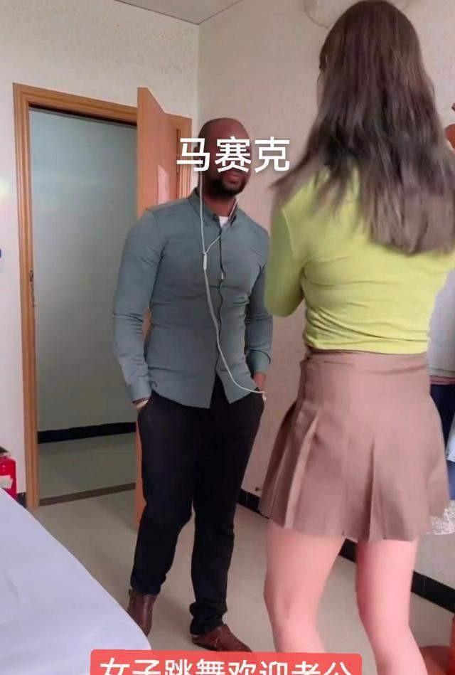 纪实:4名女子在网上晒自己的“黑人男友”,男的竟是同一个人