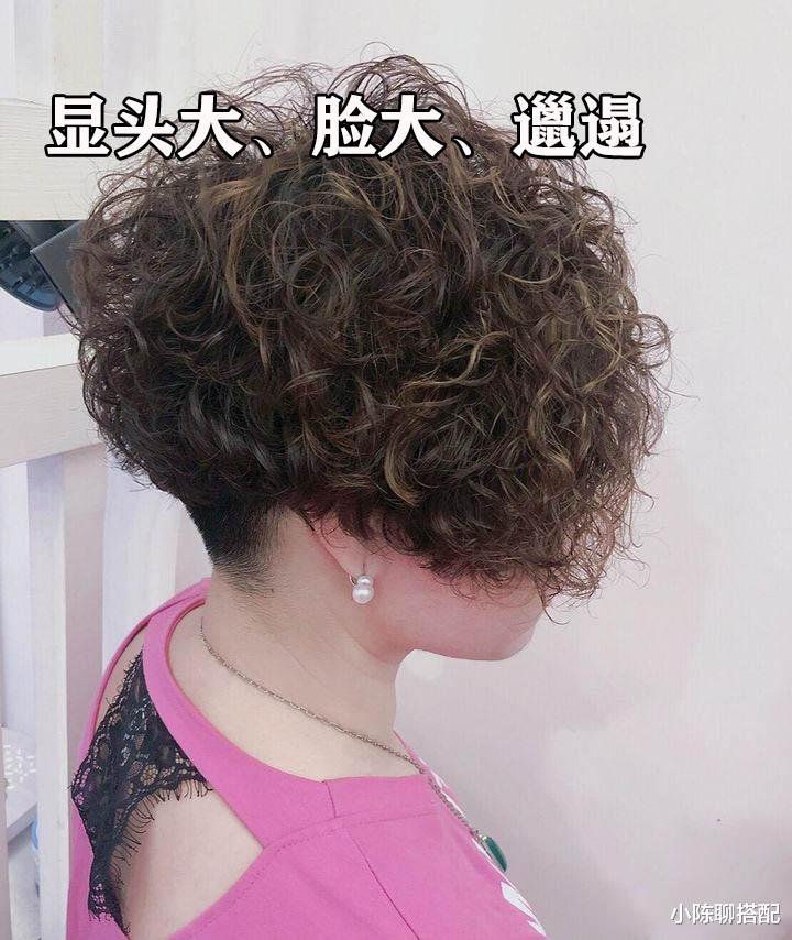 穿衣搭配 越活越讲究的中年女人，穿衣打扮都有这2个特征，时尚彰显品位
