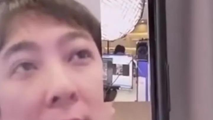 王思聪|王思聪自称是宅男，天天打游戏，偶尔工作谈恋爱逛街，不在乎被拍