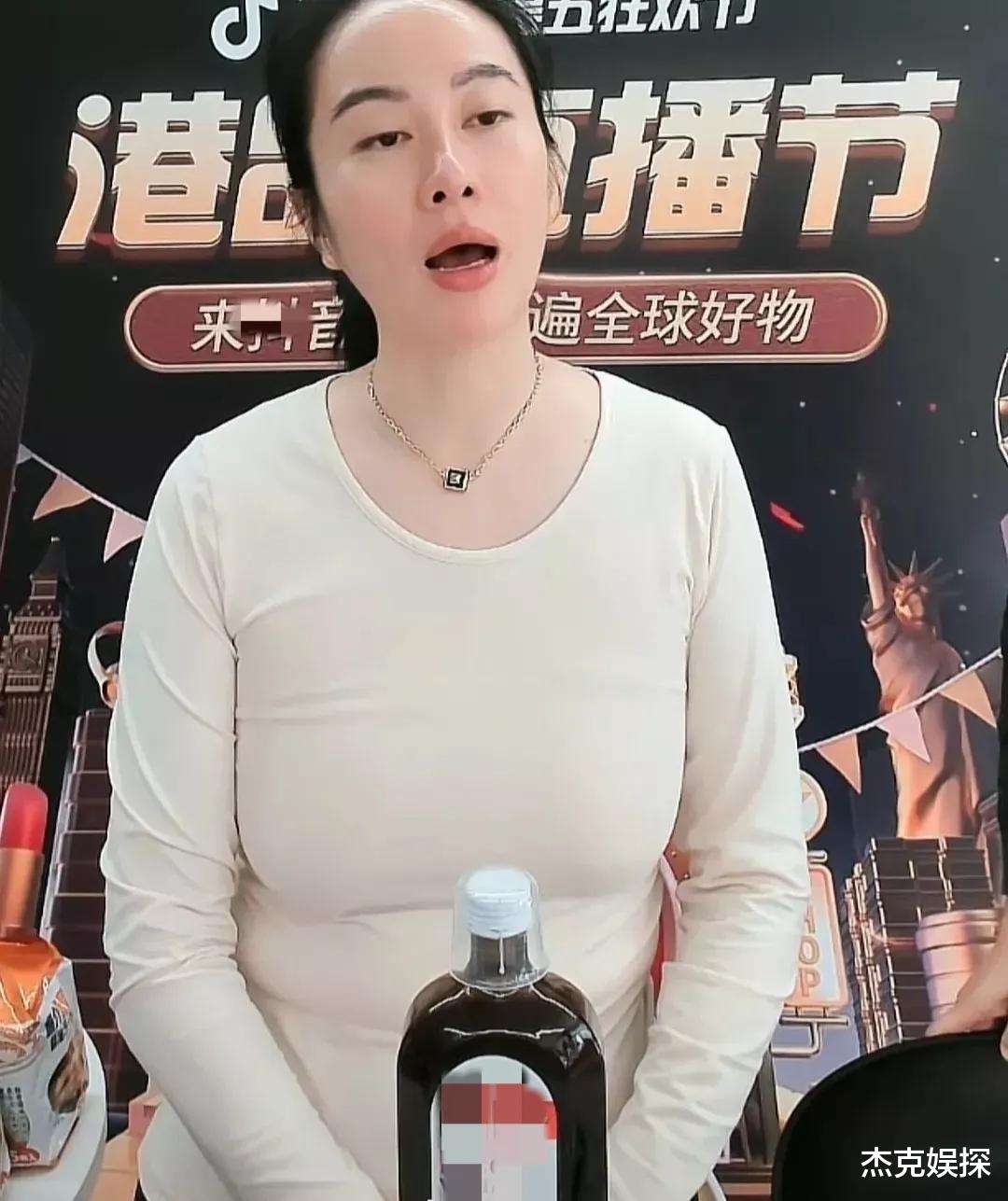 叶璇|叶璇直播带货遭群嘲!抠牙齿、剪脚趾甲、身材走样,太放飞自我了