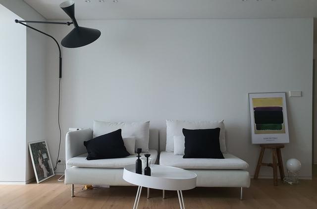 客厅“去电视化”,餐桌放到阳台,同样是80,怪不得他家更显大