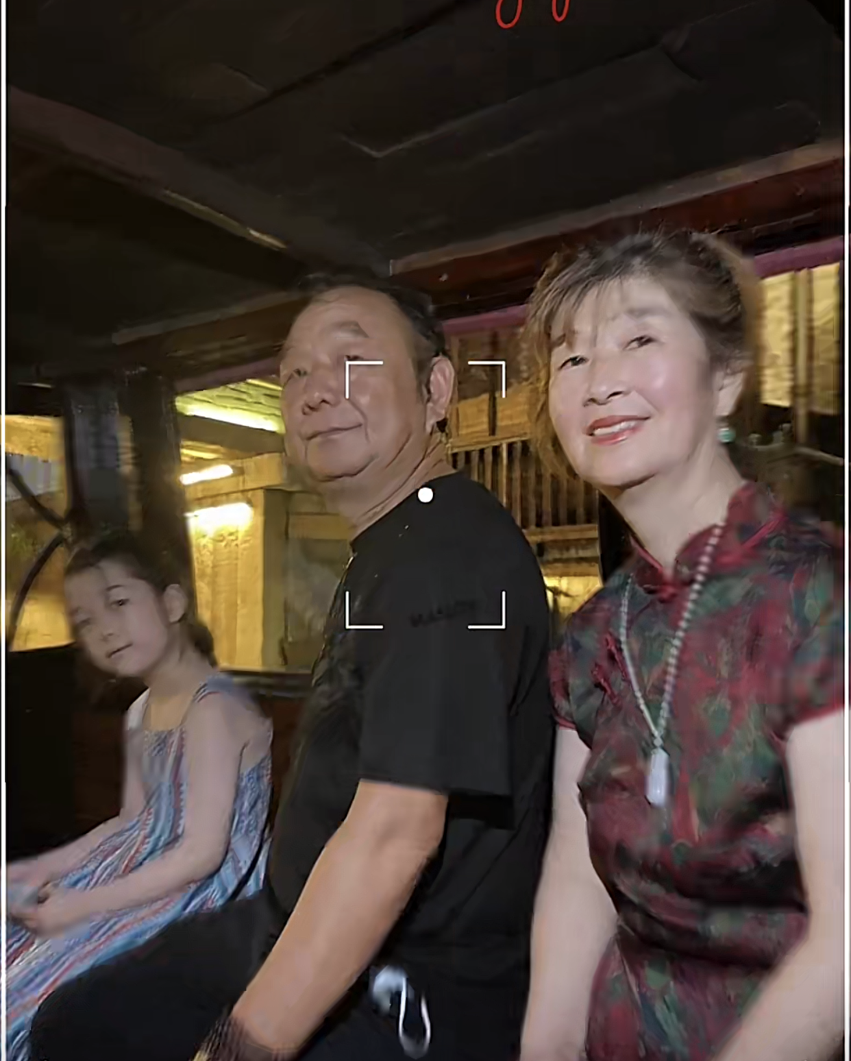 吴雅婷|吴雅婷假期带儿女回老家，豪宅曝光超气派！真实家境不输王栎鑫