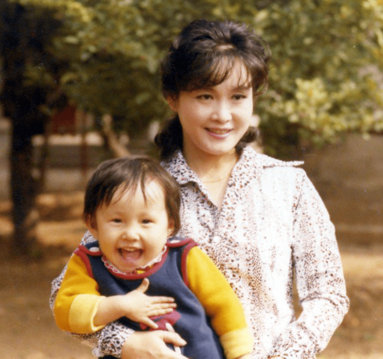 西单女孩|李谷一春晚将再次演唱《难忘今宵》！一婚嫁恩师二婚嫁粉丝，她的人生不简单！