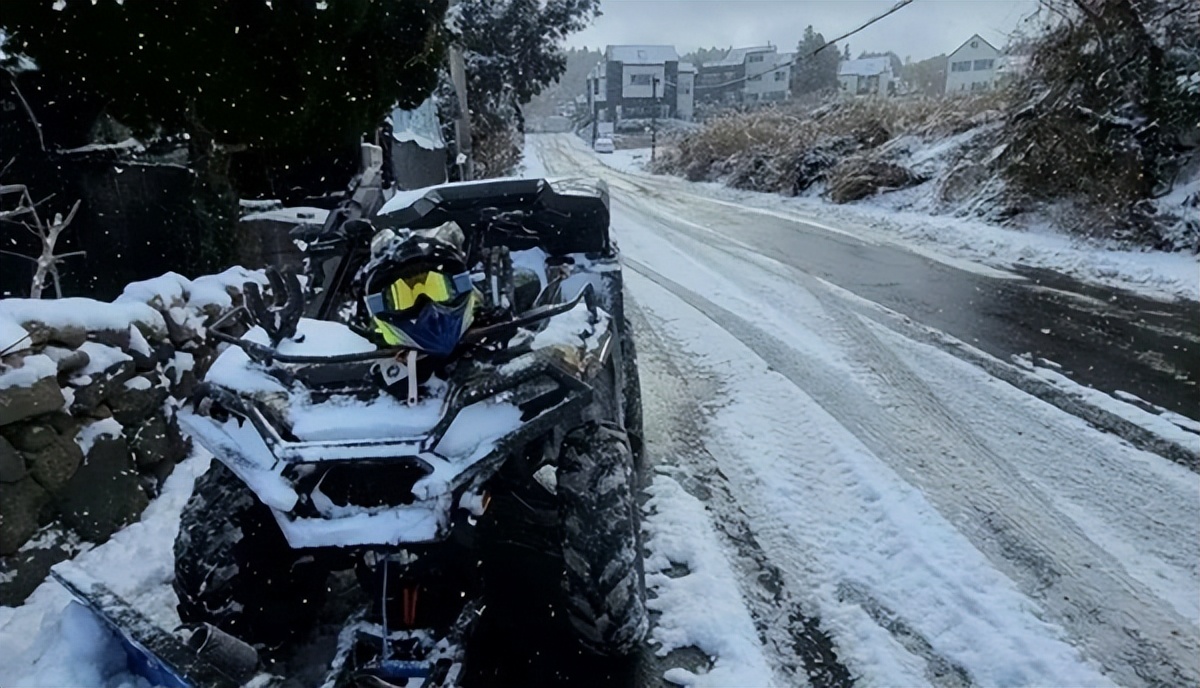 |韩国男星李在勋,济州大雪后动手除雪,被韩国网友们称赞是英雄
