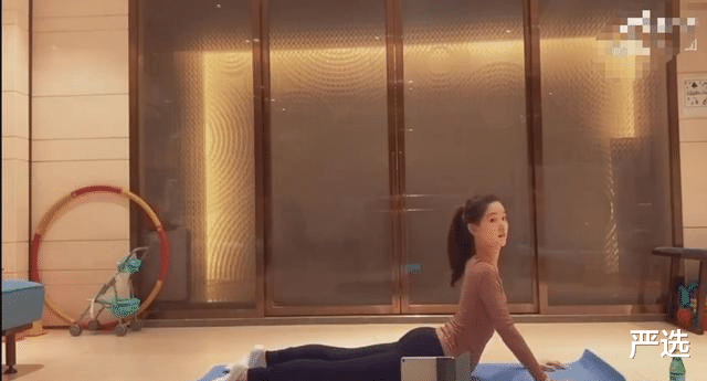 章泽天|章泽天豪宅中疯狂健身，完美身材值得称赞