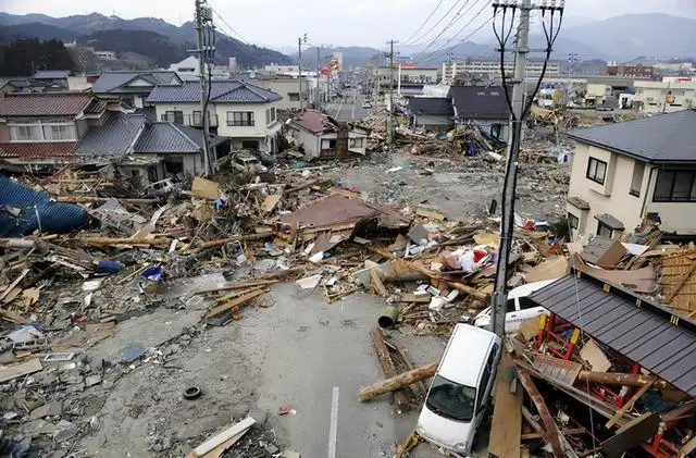 世界末日预言，富士山喷发引起地震海啸，恒星碰撞出现救世主？