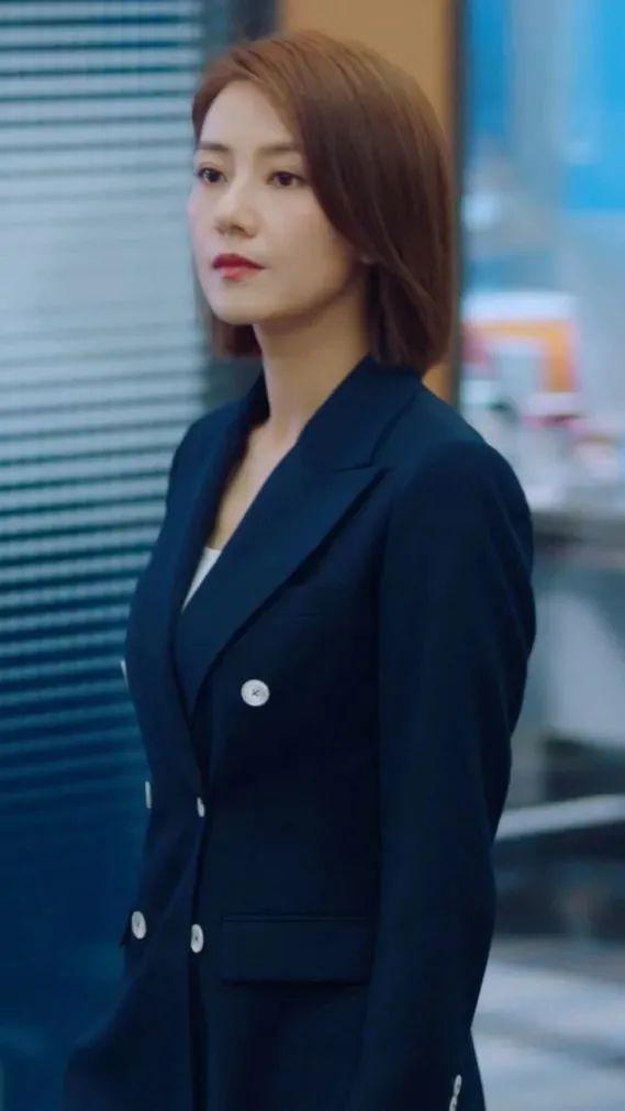 穿衣搭配|职场时髦穿搭？跟着高圆圆学啊