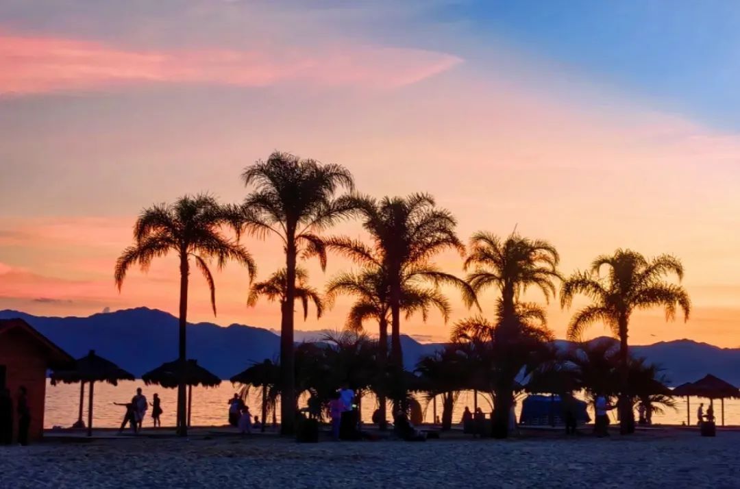 寺庙|比大理丽江舒服，就差点人气！藏着云南小三亚，异域风情不输版纳