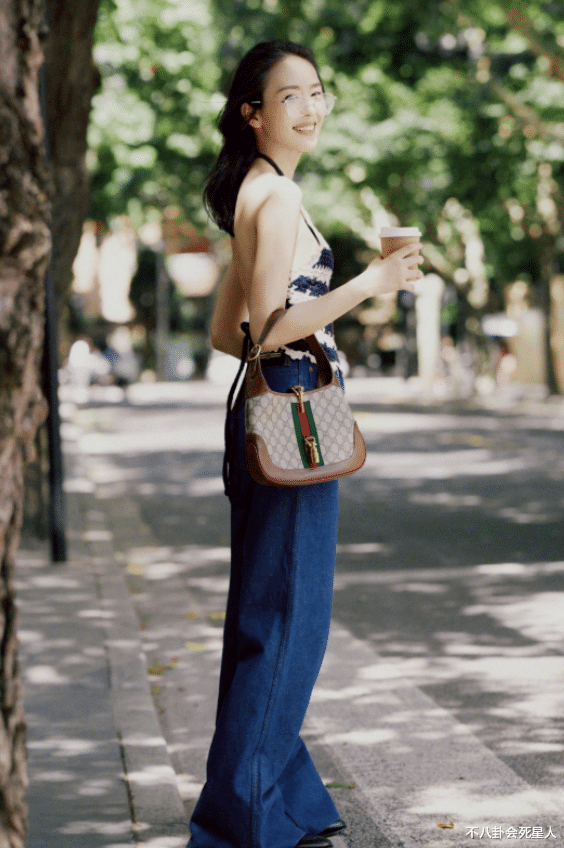 金晨|虎背熊腰or性感美背?这12位女星的背,让我看到“世界参差”